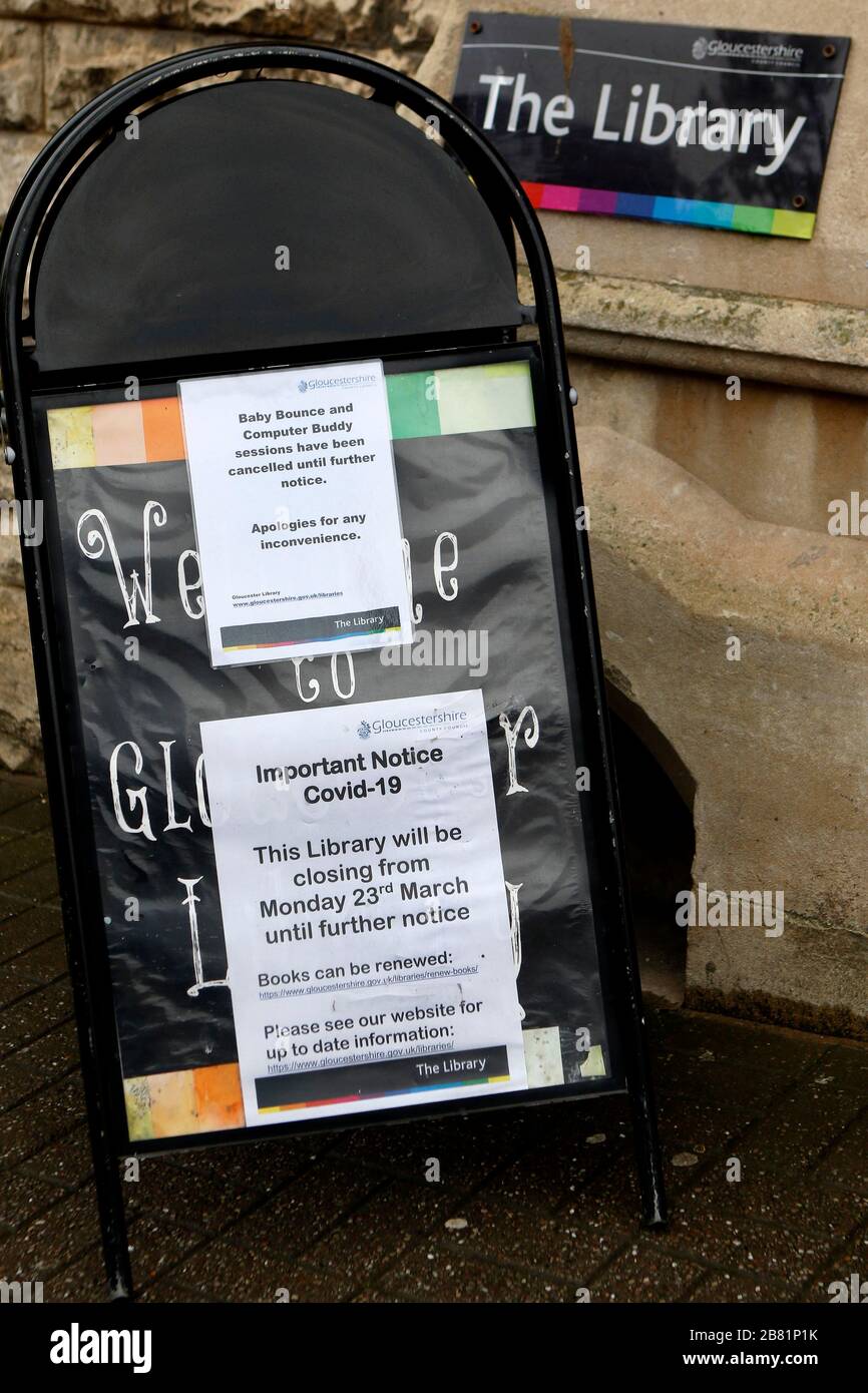 Gloucester, Royaume-Uni. 19 mars 2020. Royaume-Uni Coronavirus, Covid-19, avis de fermeture à l'entrée de la bibliothèque Gloucester, dans les rues de Gloucester, en Angleterre, sont presque vides en raison de la distanciation sociale et de l'auto-isolement demandés par le gouvernement britannique lors de la pandémie de coronavirus. Crédit: Andrew Higgins/Thousand Word Media Ltd/Alay Live News Banque D'Images