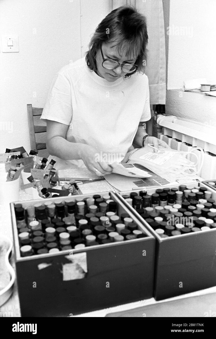 30 novembre 1984, Saxe, Eilenburg : une campagne de don de sang du service de fusion de Leipzig a eu lieu dans les années 1980 à l'hôpital du district d'Eilenburg. La date exacte d'admission n'est pas connue. Photo : Volksmar Heinz/dpa-Zentralbild/ZB Banque D'Images