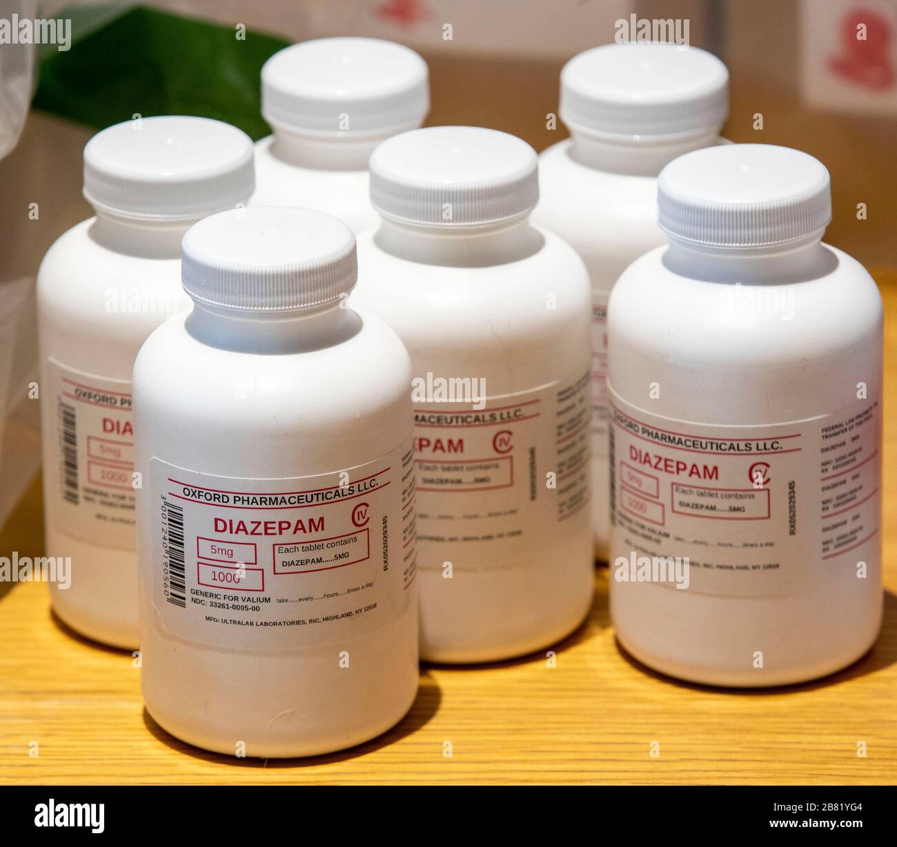 Les articles saisis par le PSNI étiqueté Diazepam sur l'exposition au poste de police de Governor Road à Belfast après que les officiers du GTS ont fouillé un certain nombre de propriétés en Irlande du Nord. La recherche faisait partie de l'opération Pangea qui vise la vente en ligne de médicaments et de dispositifs médicaux contrefaits et illicites. Banque D'Images