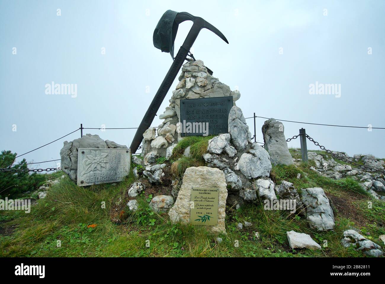 Gebirgsjäger Denkmal, le Monument des troupes de montagne sur Untersberg, près de Salzbourg, Berchtesgaden. Mémorial aux soldats morts pendant la première et la deuxième Guerre mondiale Banque D'Images