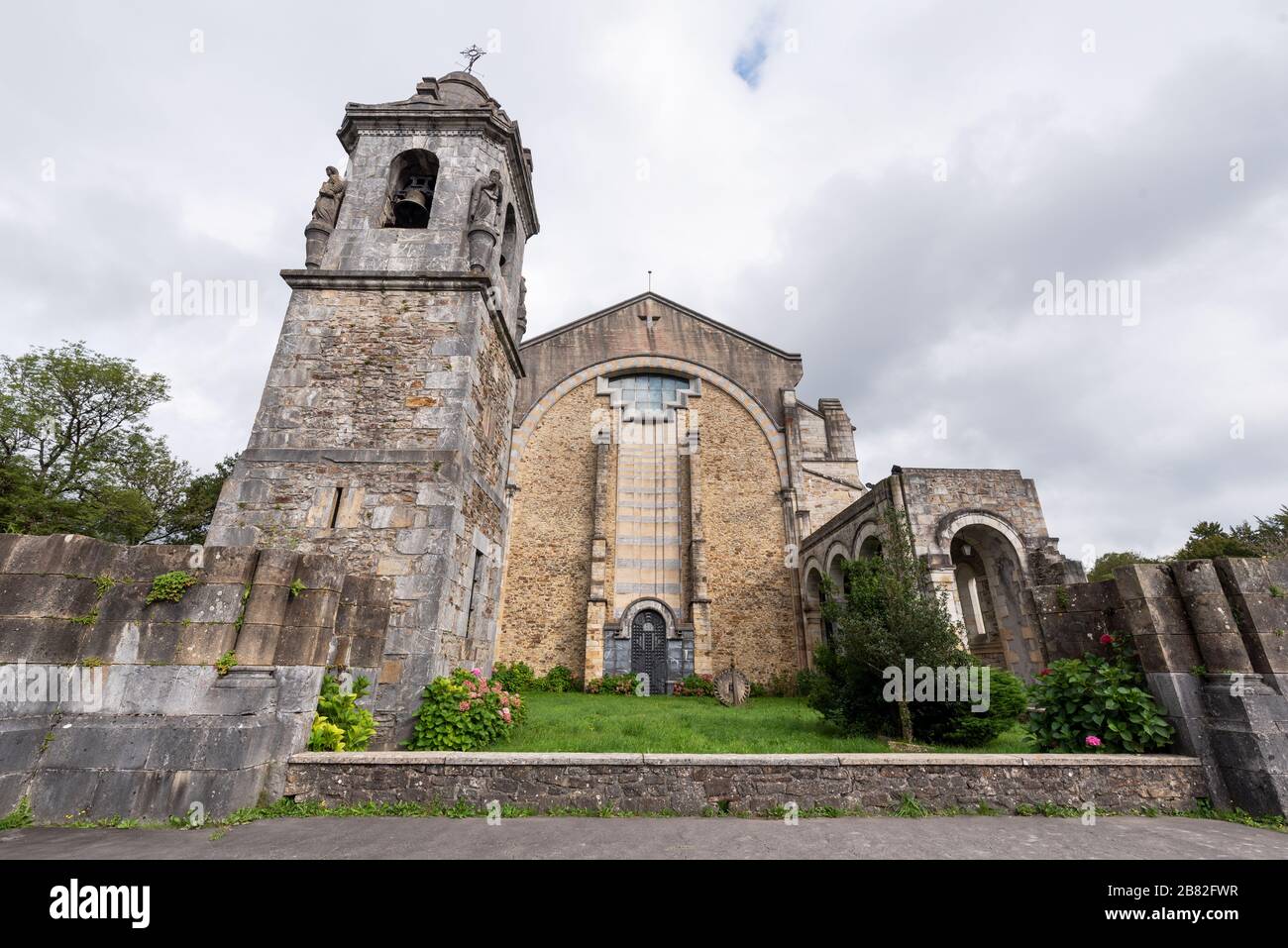 Église Urkiola Sanctuary dans le parc national d'Urkiola, Pays basque, Espagne, Europe . Banque D'Images