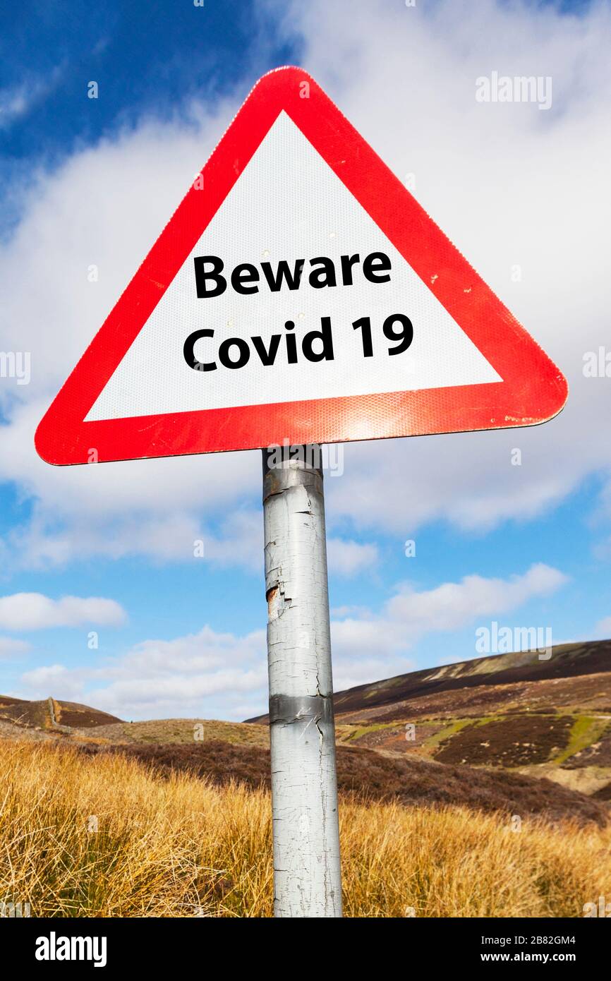 Attention Covid 19 signe, Beware Corona virus signe, signe, signes, corona virus, Covid 19, covid virus, Covid 19 virus, attention signe, virus devant, virus Banque D'Images