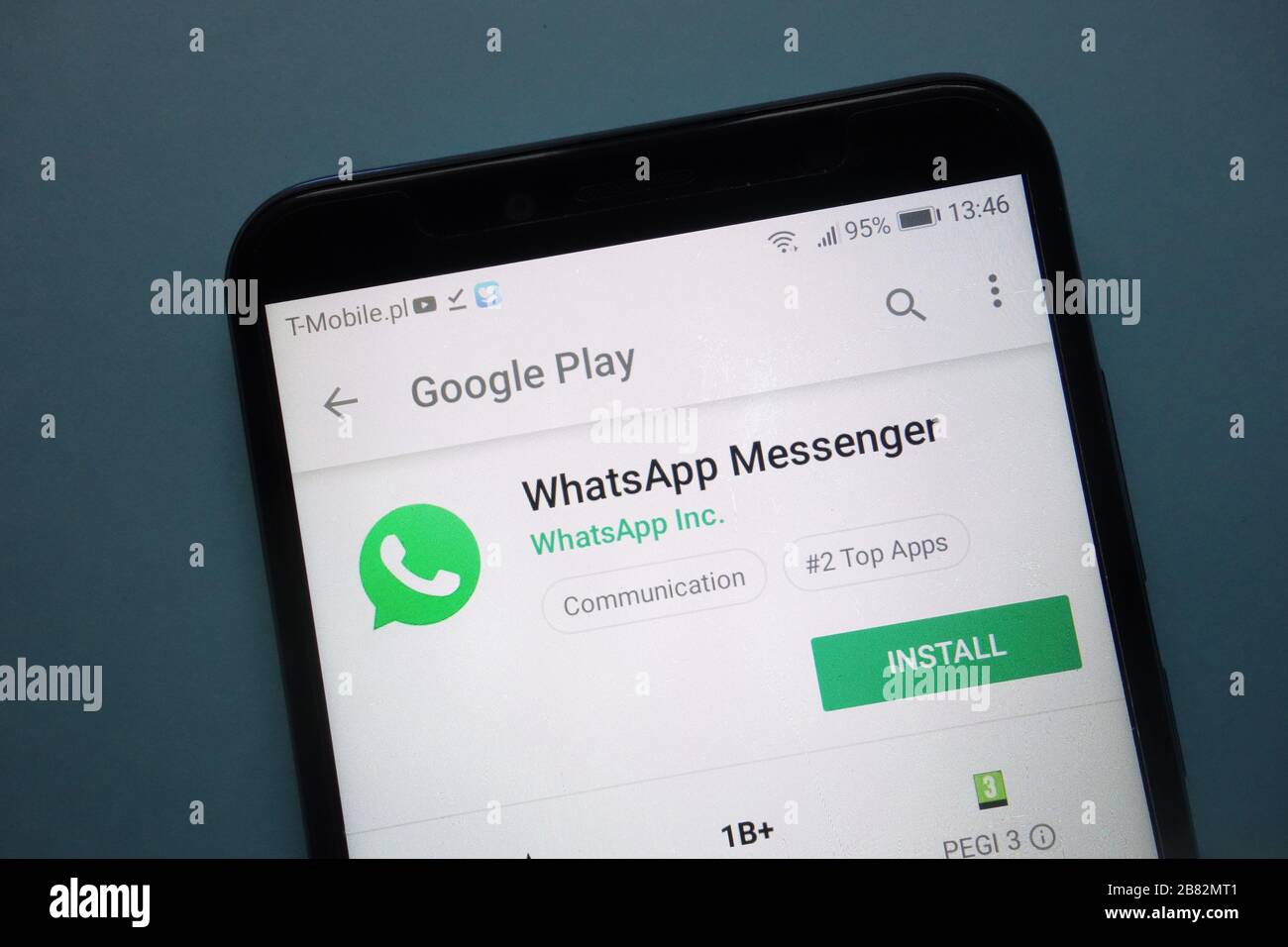 Application WhatsApp Messenger sur le site Web Google Play affiché sur le smartphone Banque D'Images