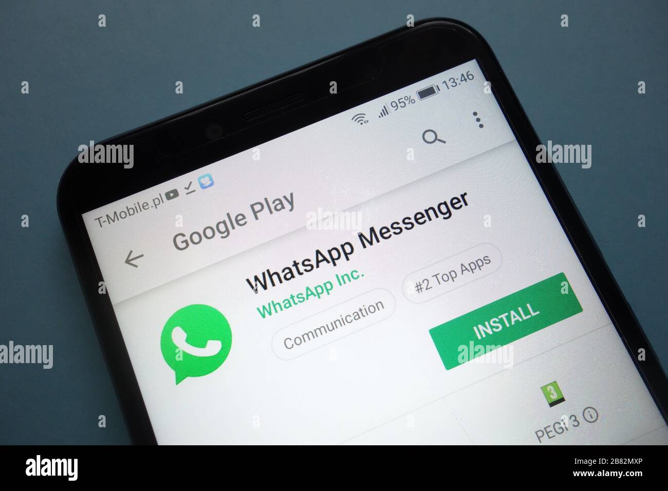Application WhatsApp Messenger sur le site Web Google Play affiché sur le smartphone Banque D'Images
