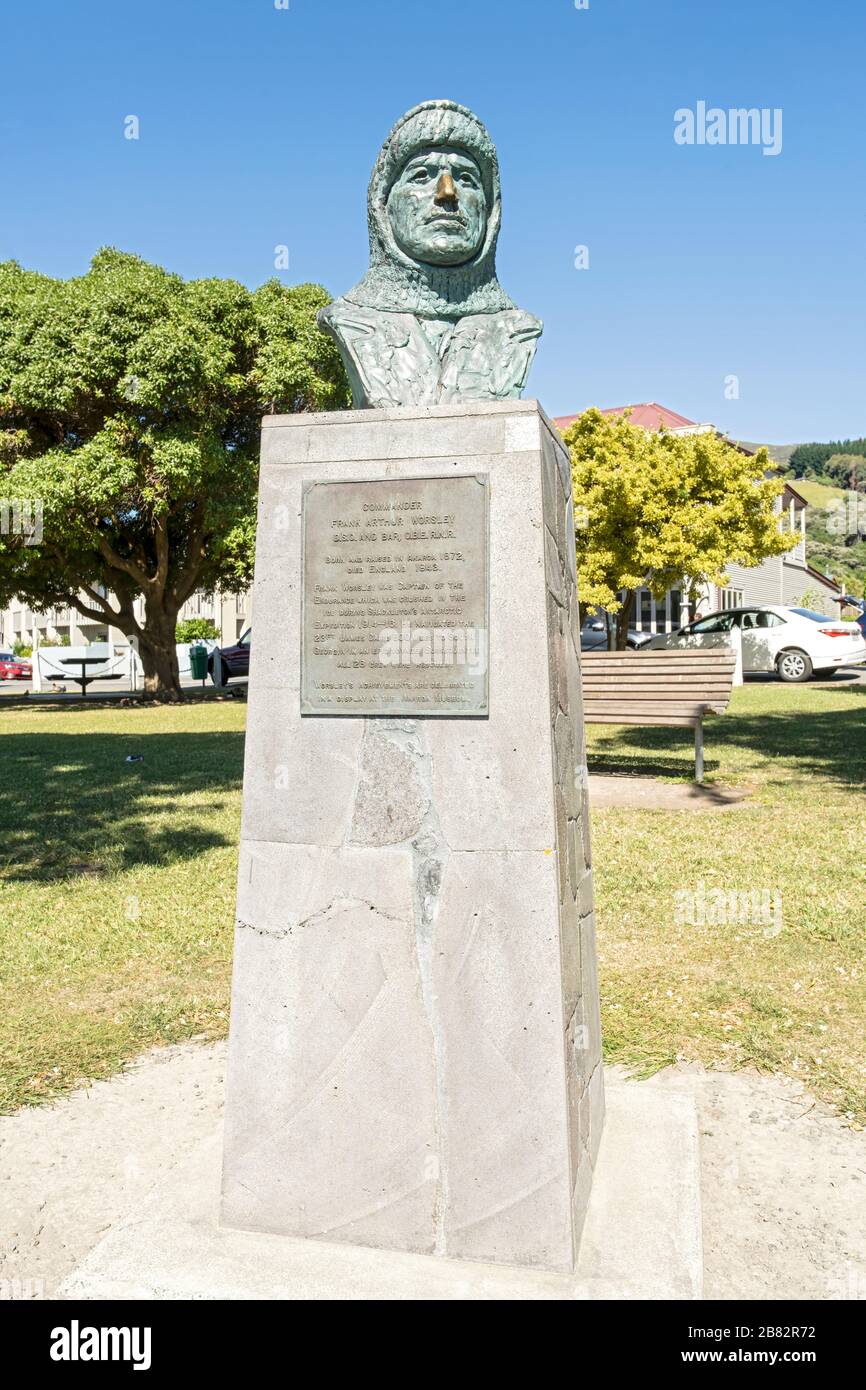 Statue de Frank Worsley, navigateur lors de l'expédition d'Endurance de Shackleton en Antarctique, à Akaroa, île du Sud, Nouvelle-Zélande Banque D'Images