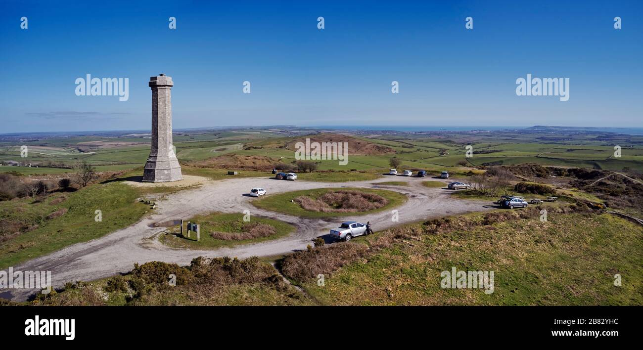 Le monument Hardy sur Black Down, avec la Manche en distance. Portesham, Dorset, Angleterre. Banque D'Images