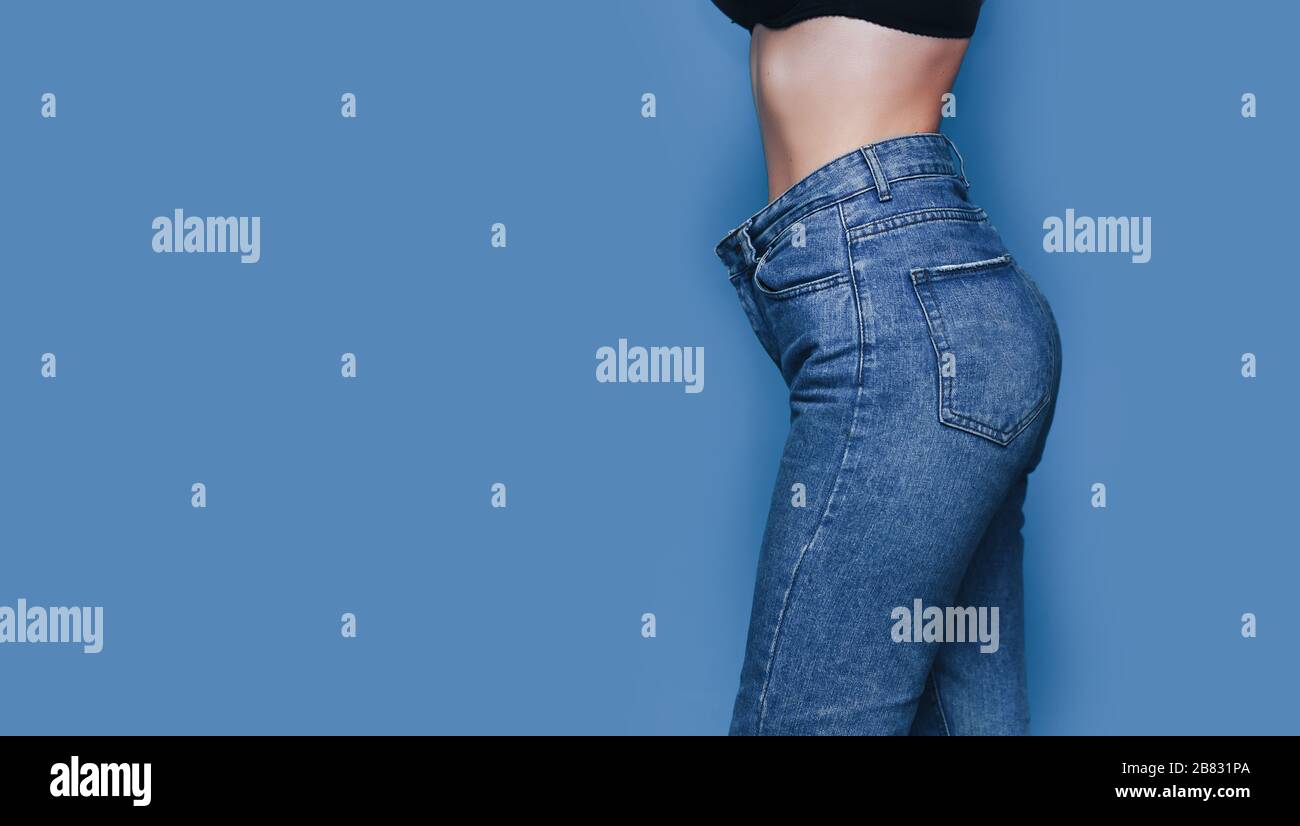 skinny corps de femme avec pantalon sans pinces, corps léger avec des  vêtements amples, mince et corps sain faible graisse concept Photo Stock -  Alamy