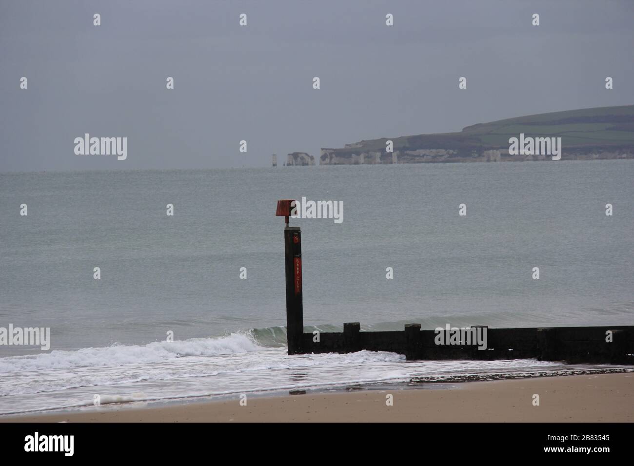 Journée d'hiver, marchez sur le sable au bord de la mer Banque D'Images