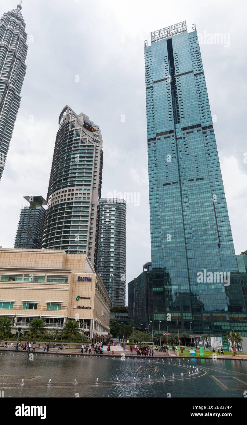 Kuala Lumpur, Malaisie - 25 novembre 2019 : parc KLCC, vue verticale sur la rue Banque D'Images
