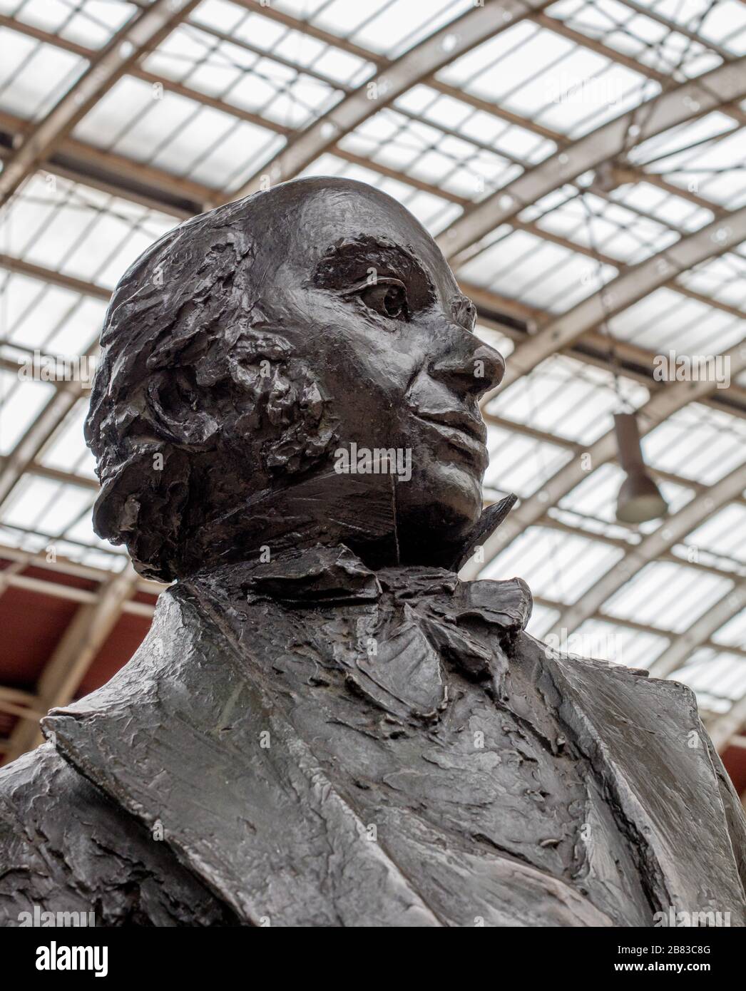 Statue d'Isambard Kingdom Brunel par John Doubleday sur la gare de Paddington, terminus de chemin de fer et complexe de métro de Londres à Paddington, Londres Banque D'Images