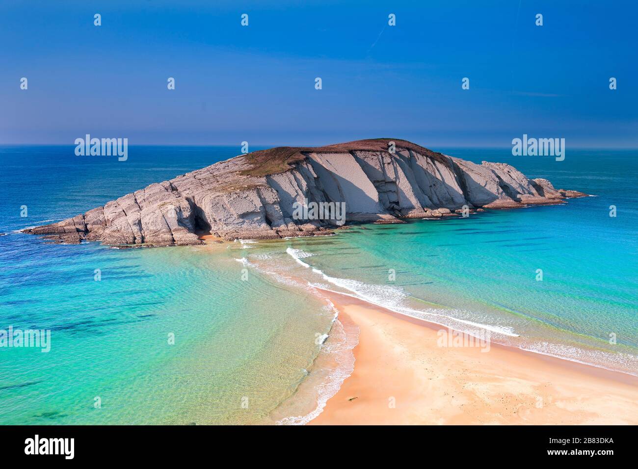 Plage de Covachos une des plus belles plages de la côte cassée. Cantabrie, Espagne Banque D'Images