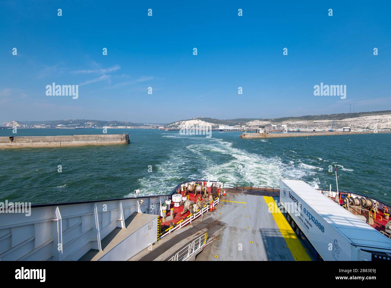 Ferry quittant Douvres Eastern Docks en direction de Dunkerque, France. Banque D'Images