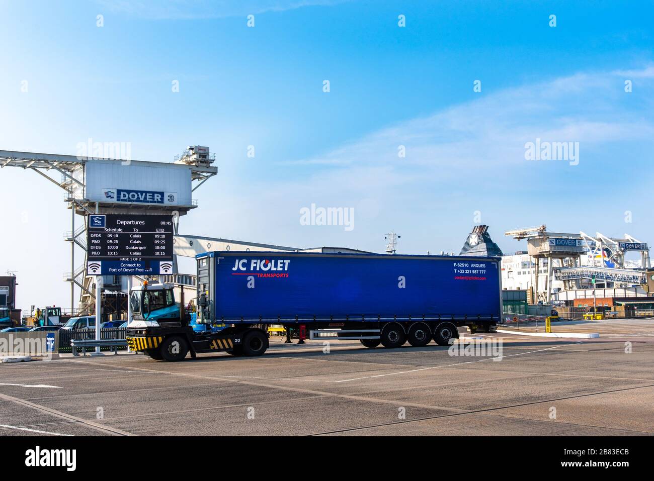 Départ à Douvres Eastern Docks avec ferries pour Calais et Dunkerque. Banque D'Images
