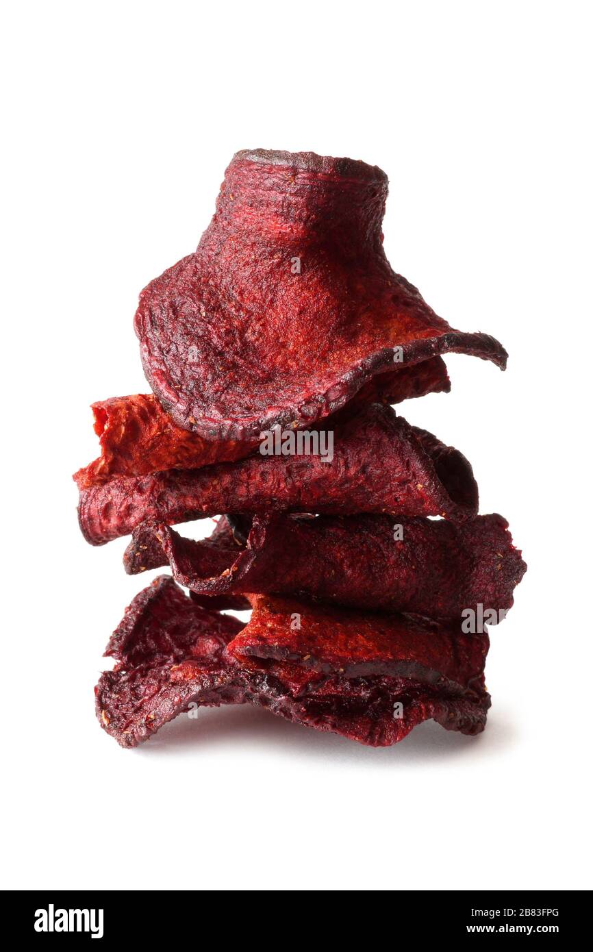 Pile de copeaux de betterave sains isolés sur un fond blanc Banque D'Images