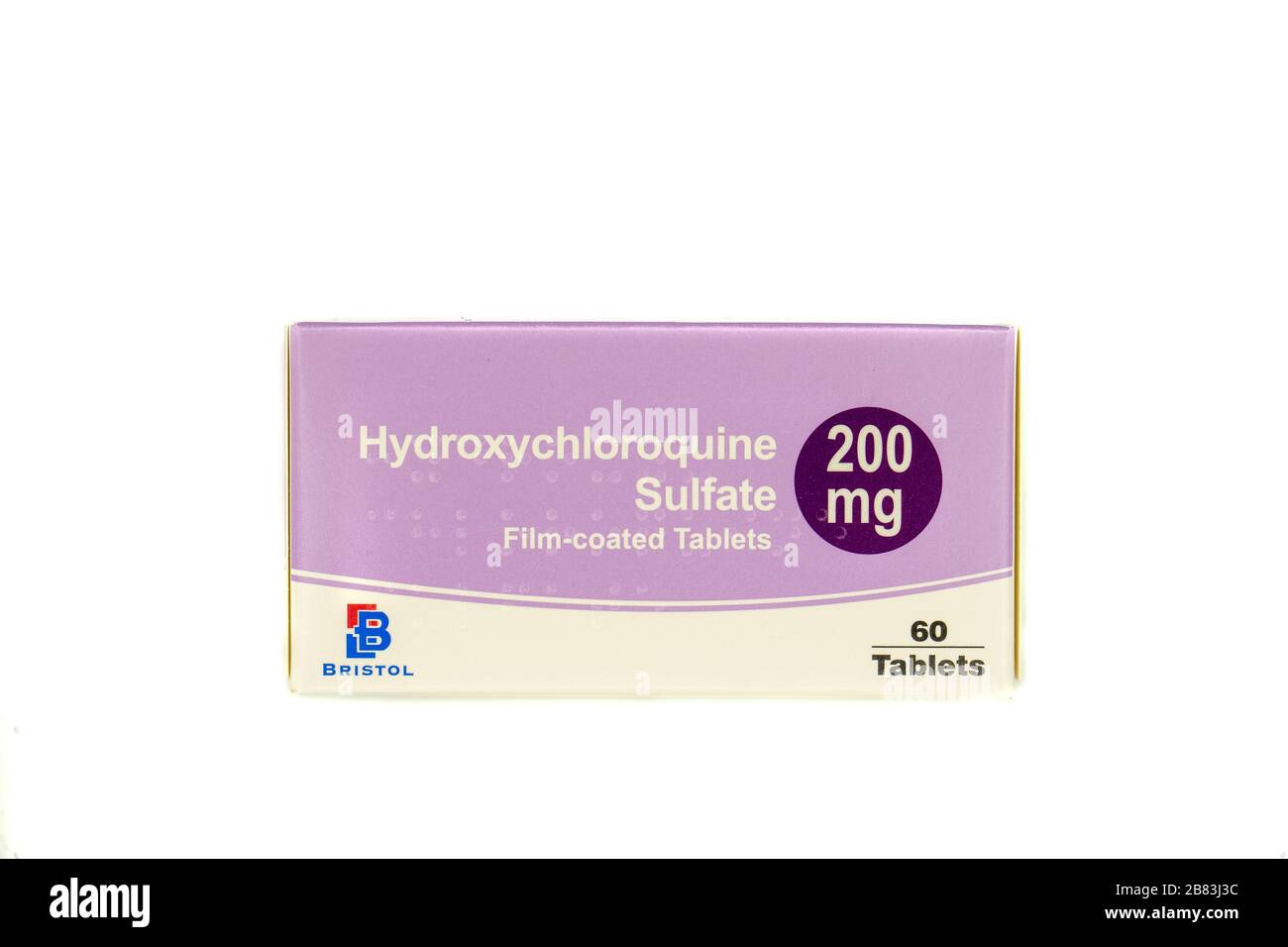 Une boîte de comprimés d'hydroxychloroquine également connue sous le nom de plaquenil isolé sur un fond blanc Banque D'Images