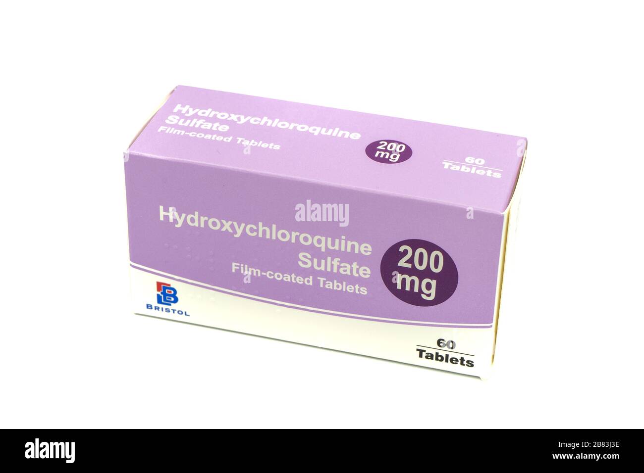Une boîte de comprimés d'hydroxychloroquine également connue sous le nom de plaquenil isolé sur un fond blanc Banque D'Images