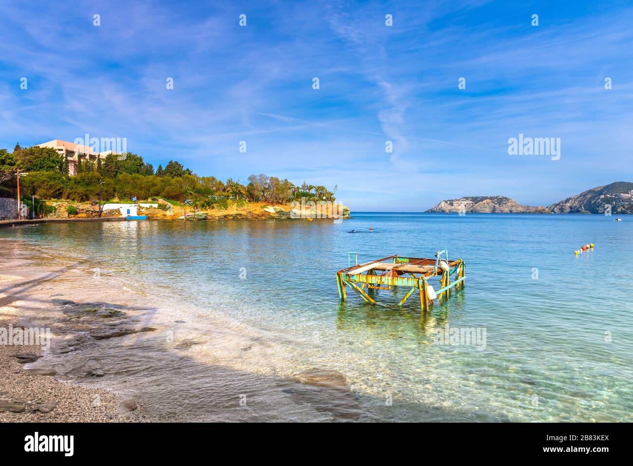 Le petit village avec des plages uniques et la célèbre station balnéaire d'Agia Pelagia, Héraklion, Crète, Grèce. Banque D'Images