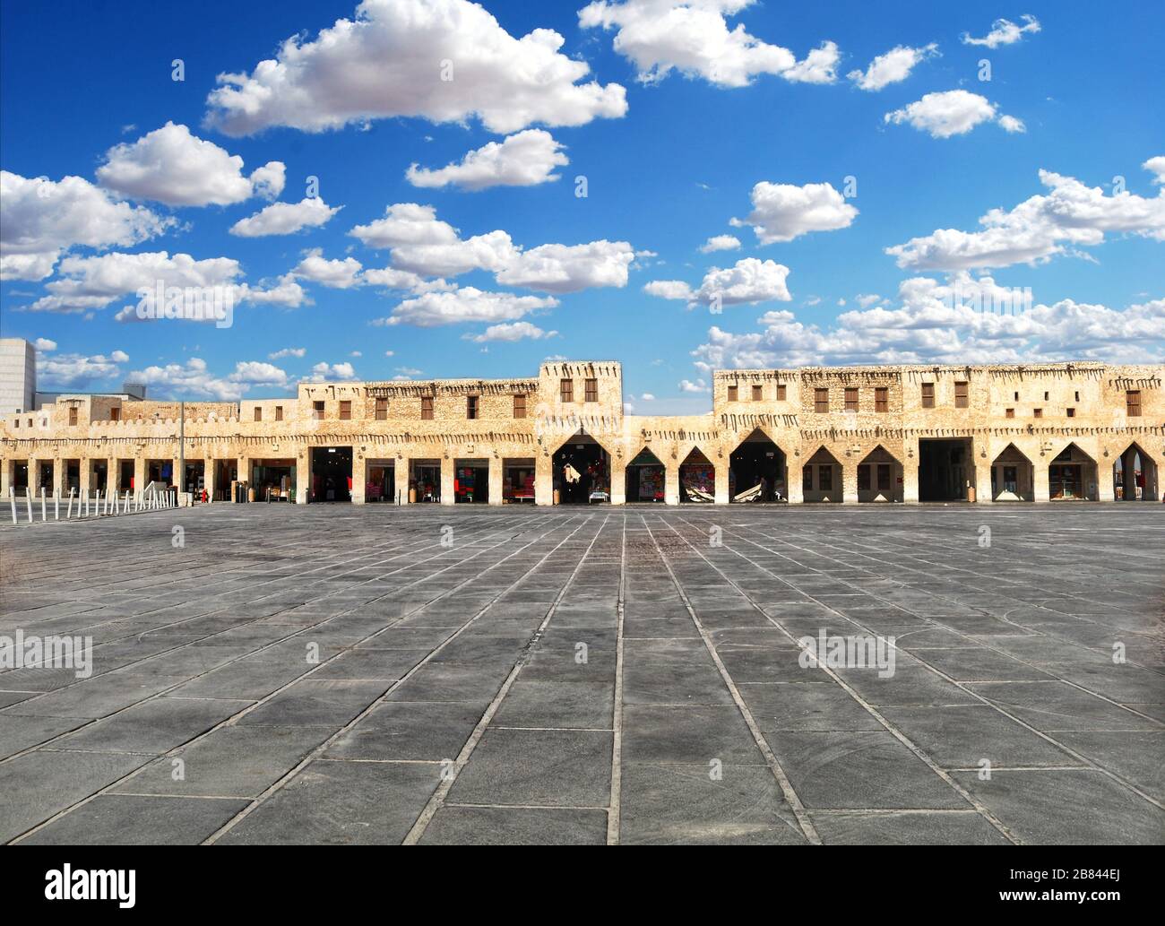 Vue sur Souq Waqif, un vieux bazar traditionnel et célèbre pour le divertissement, les arts, le restaurant et les boutiques de souvenirs - Doha, Qatar Banque D'Images