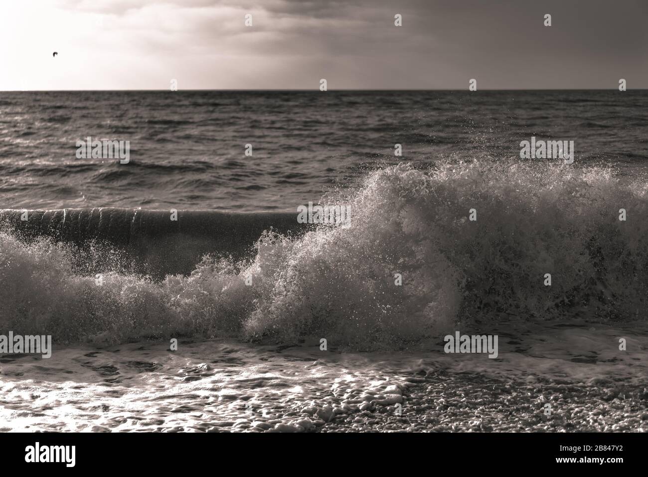 La vague de rage. Seven Sisters Cliffs, Eastbourne, Angleterre, Royaume-Uni Banque D'Images