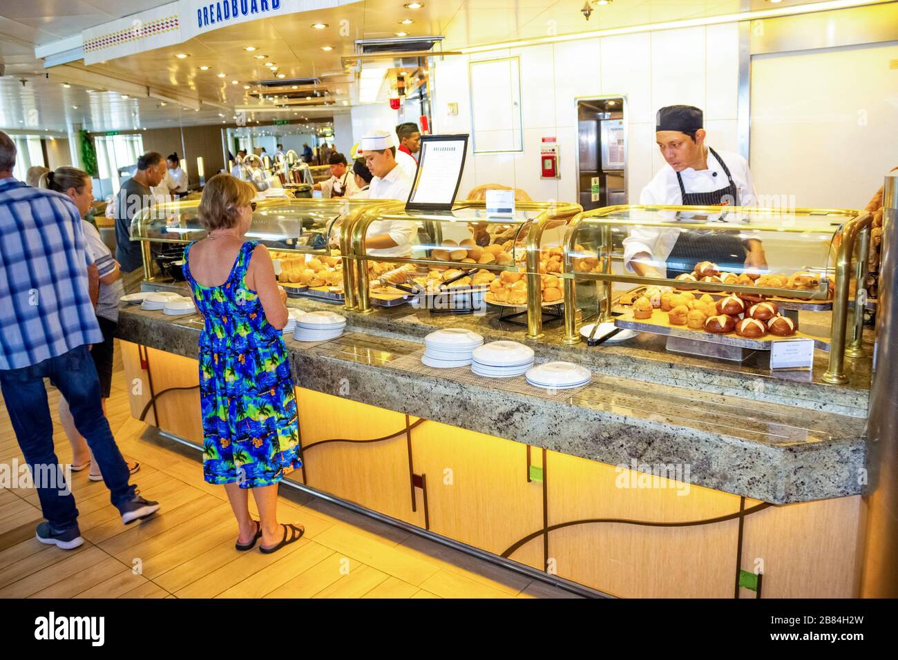 Lac Gatun, Panama - 5 décembre 2019: Buffet salle à manger à bord du bateau de croisière Holland America Eurodam Banque D'Images