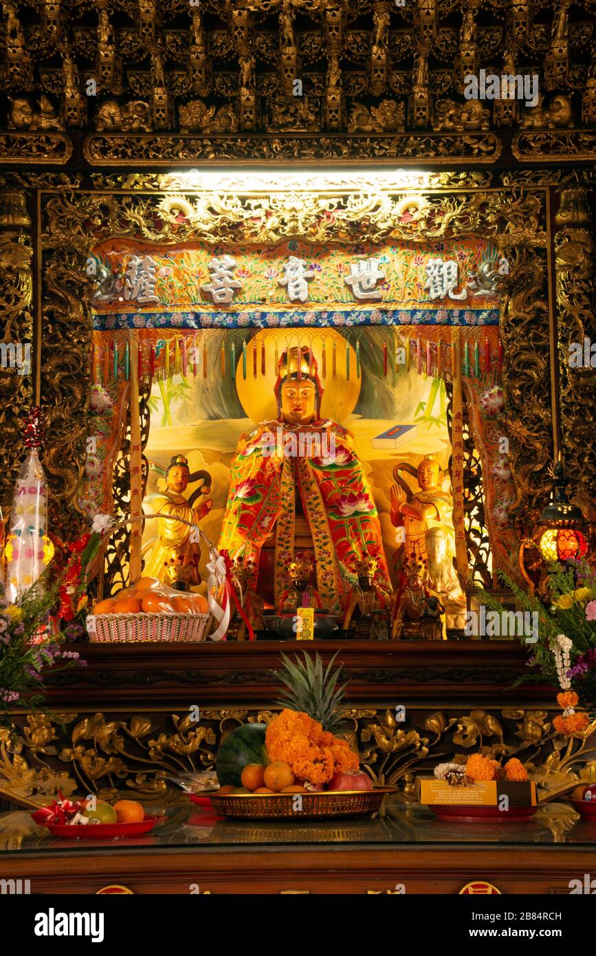 Belles statues de Guanyin Gods dans le sanctuaire chinois C'est un lieu de culte pour les bouddhistes en Thaïlande. Banque D'Images