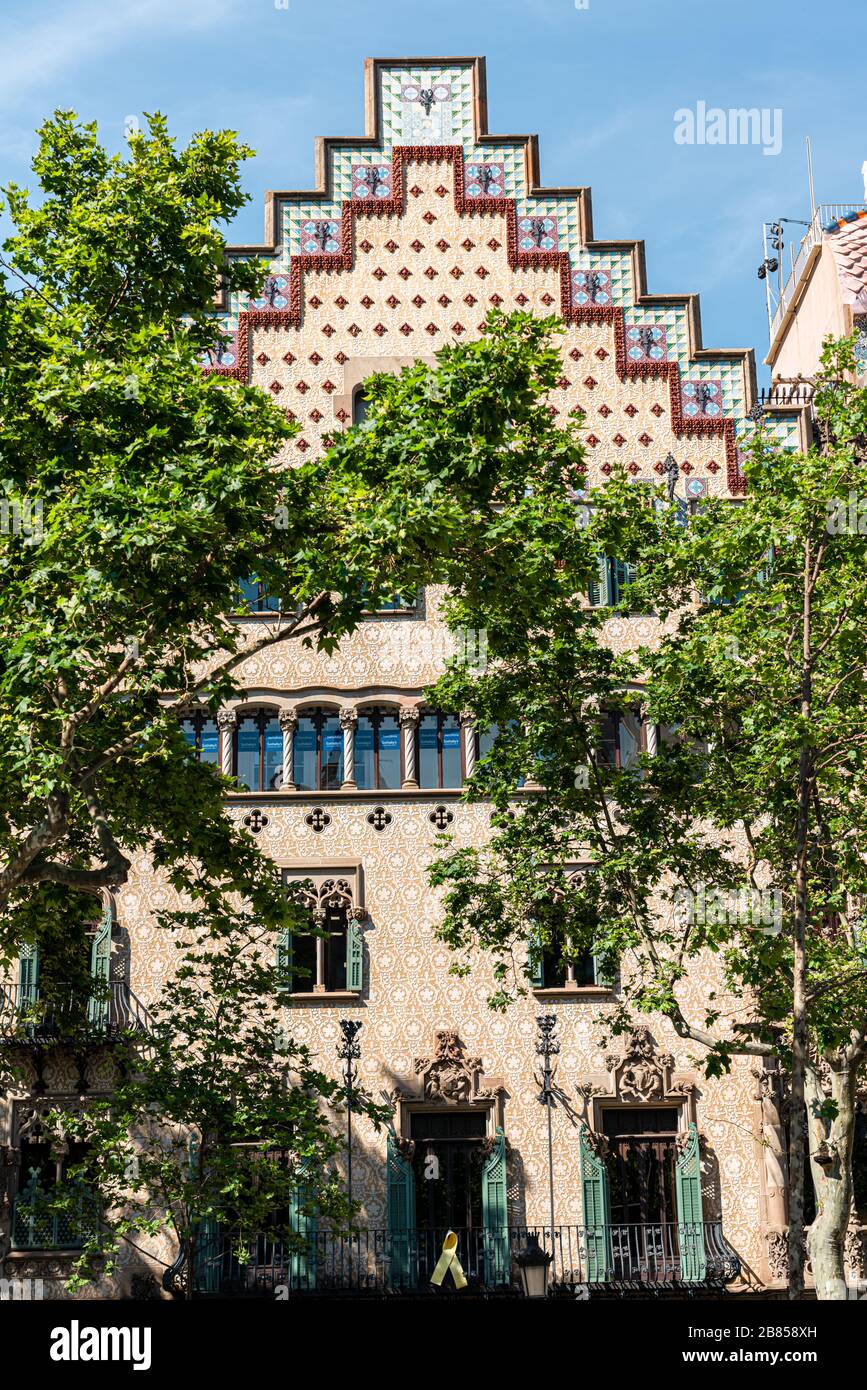 BARCELONE, ESPAGNE - 04 JUIN 2019: Casa Amatller conçu par Josep Puig Cadafalch est un bâtiment moderne dans le centre-ville de Barcelone Banque D'Images