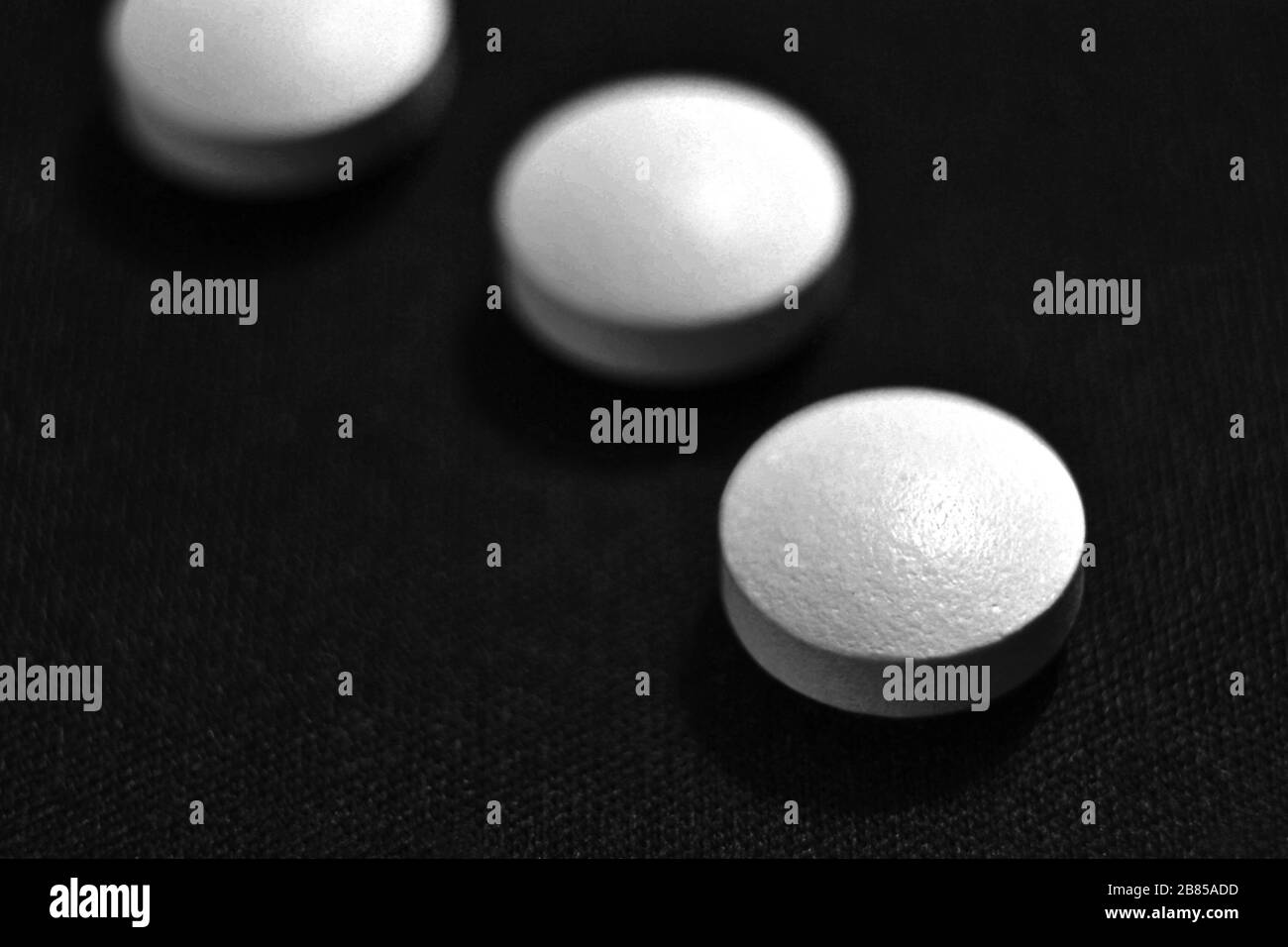 Pilules pour analgésiques en noir et blanc Banque D'Images