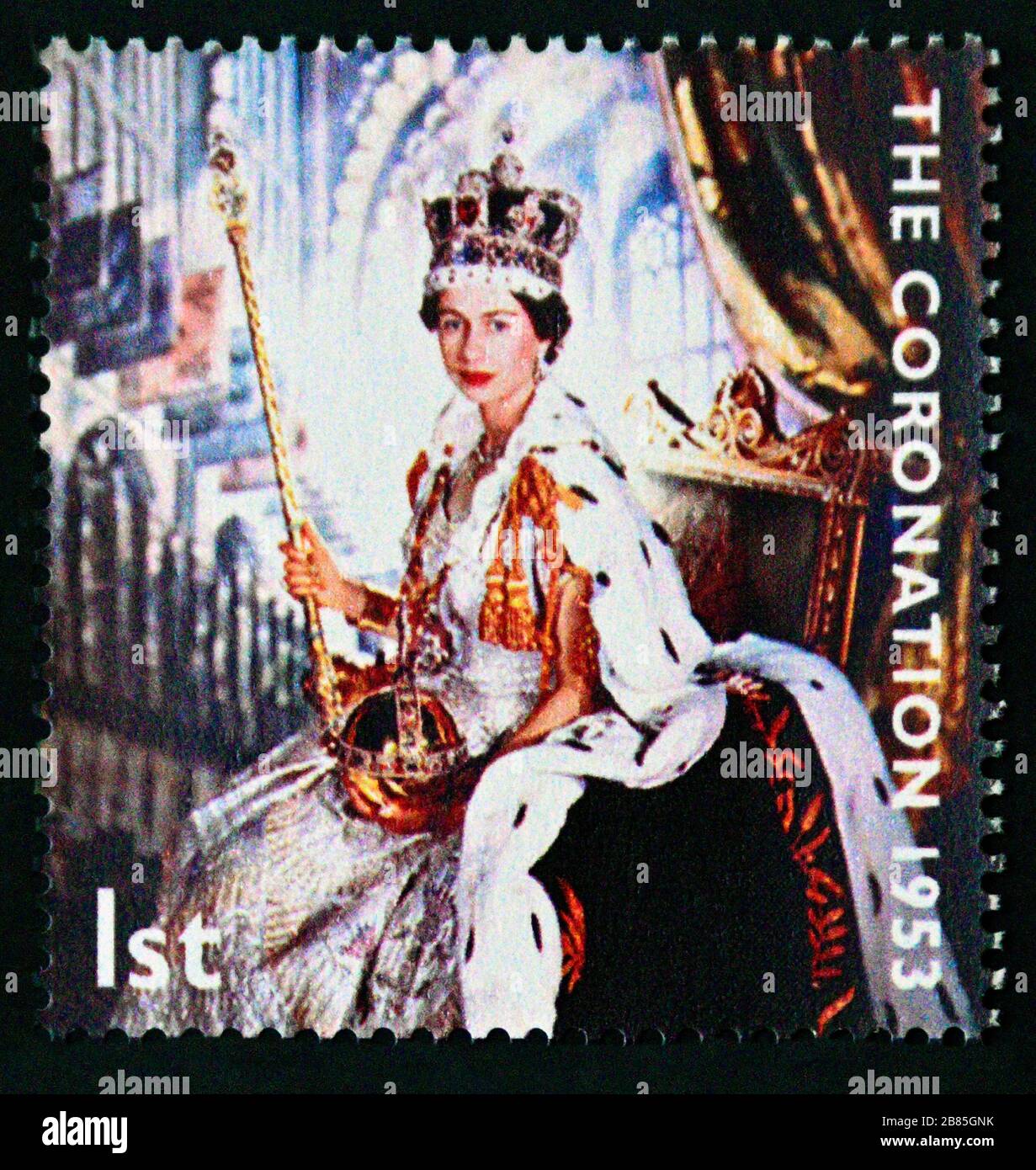 Timbre-poste. Grande-Bretagne. La reine Elizabeth II 50ème anniversaire du couronnement. La reine Elizabeth II dans des robes de couronnement (photo de Cecil Beaton). Banque D'Images