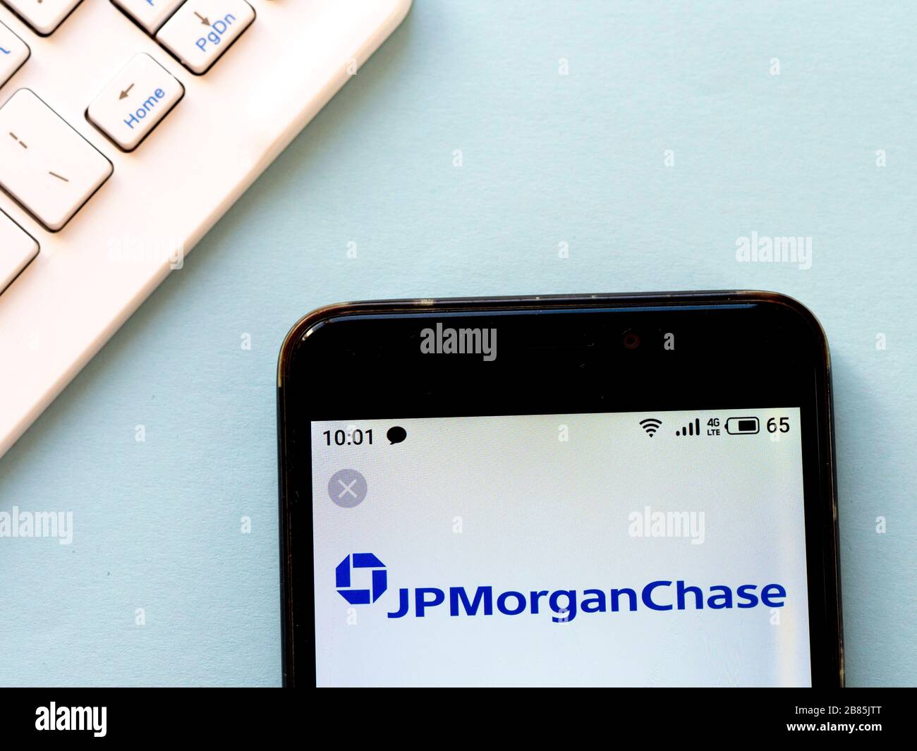 20 mars 2020, Ukraine: Dans cette photo illustration un J.P. Logo Morgan Chase affiché sur un smartphone. (Image de crédit : © Igor Golovniov/SOPA Images via ZUMA Wire) Banque D'Images