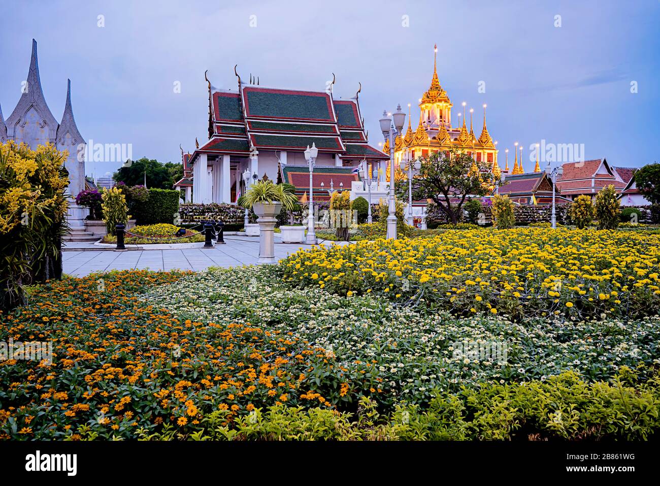 Wat Ratchanadda, c'est un lieu important pour le bouddhisme en Thaïlande, l'attraction touristique populaire des étrangers. Si vous voyagez à Bangkok. La nuit, Banque D'Images