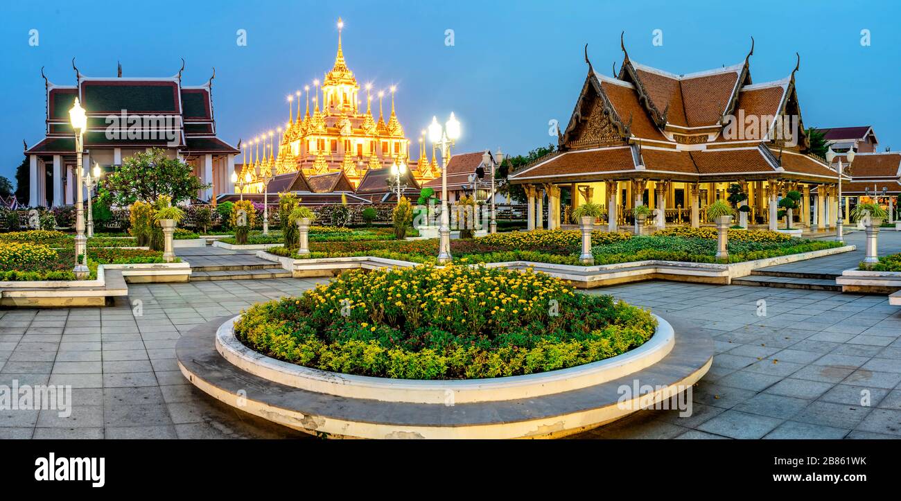 Wat Ratchanadda, c'est un lieu important pour le bouddhisme en Thaïlande, l'attraction touristique populaire des étrangers. Si vous voyagez à Bangkok. La nuit, Banque D'Images