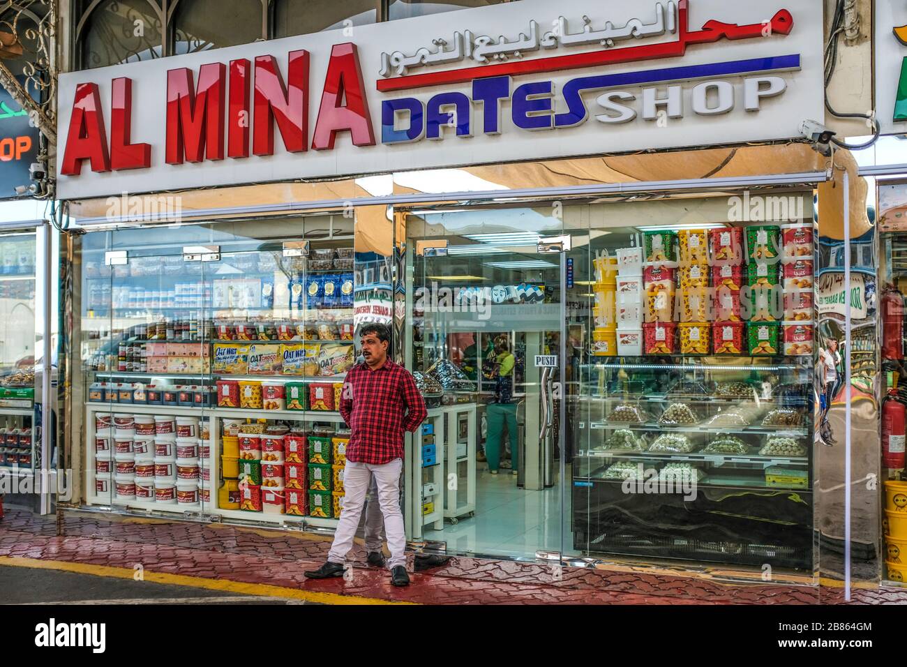 Emirats arabes Unis. Abu Dhabi. Boutique de dates dans le marché Mina Banque D'Images