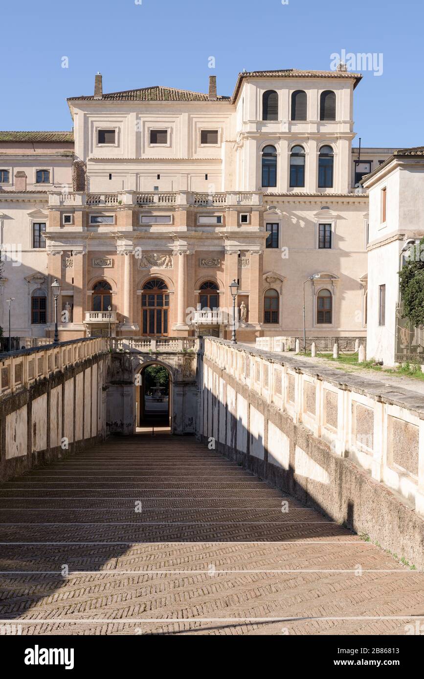 Le palais Barberini (Palazzo Barberini), résidence papale de la période baroque, célèbre pour les fausses fenêtres de perspective, le plafond peint de Cortona et Ber Banque D'Images