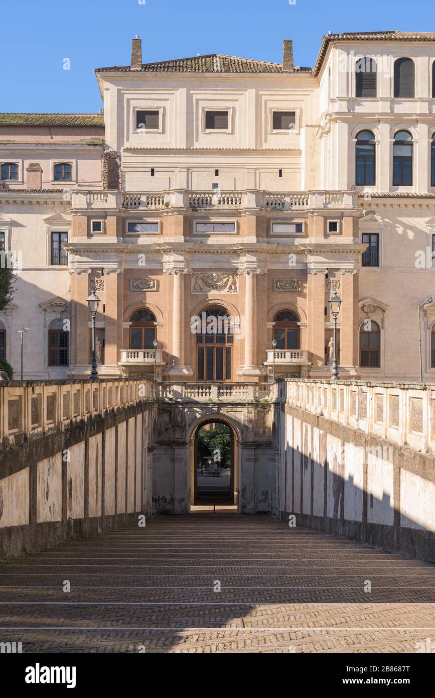 Le palais Barberini (Palazzo Barberini), résidence papale de la période baroque, célèbre pour les fausses fenêtres de perspective, le plafond peint de Cortona et Ber Banque D'Images