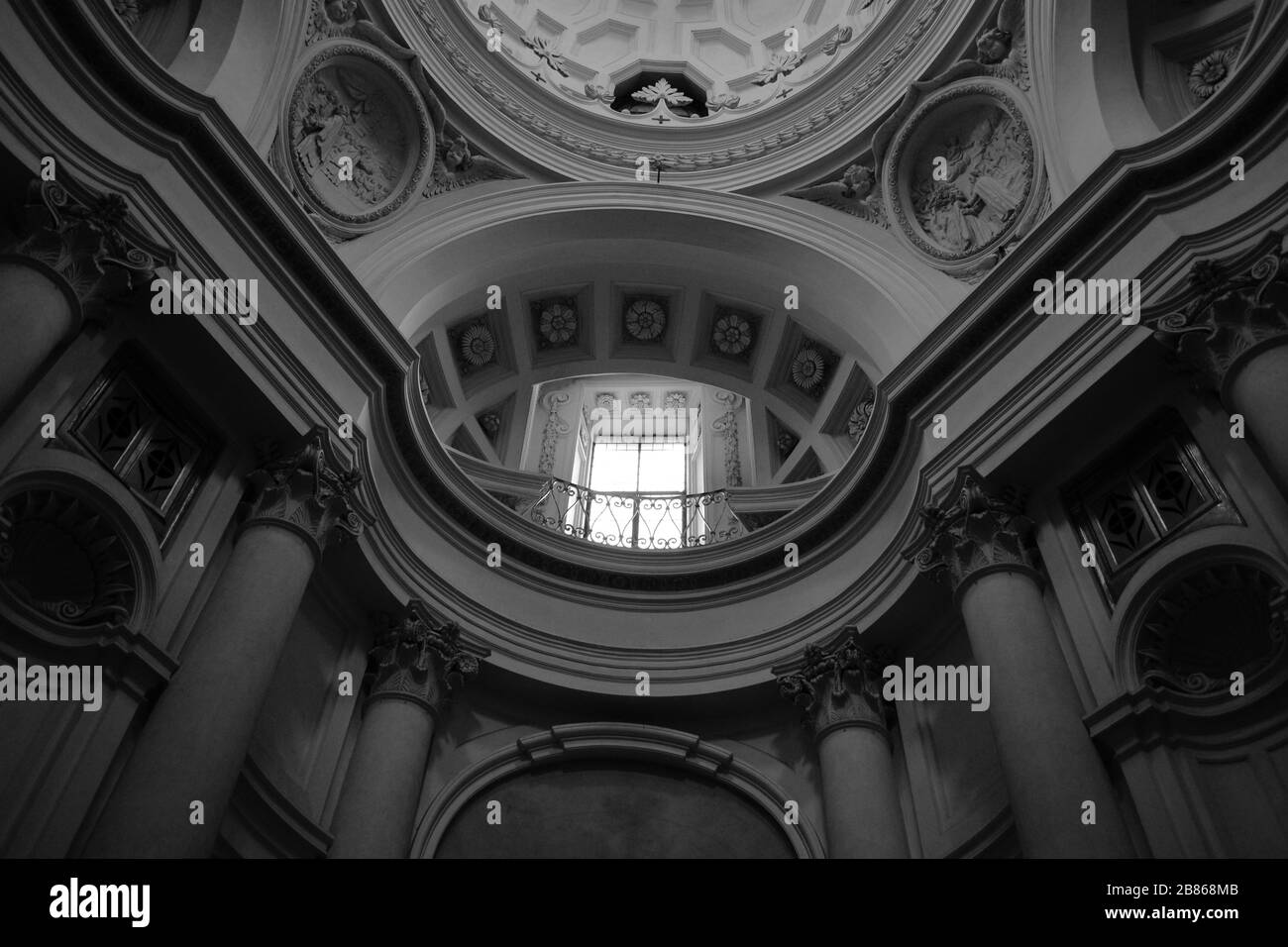 Rome, Italie, mars 2015. L'intérieur de la San Carlo à quatre fontaines de l'église, une vue sur le dôme elliptique Banque D'Images