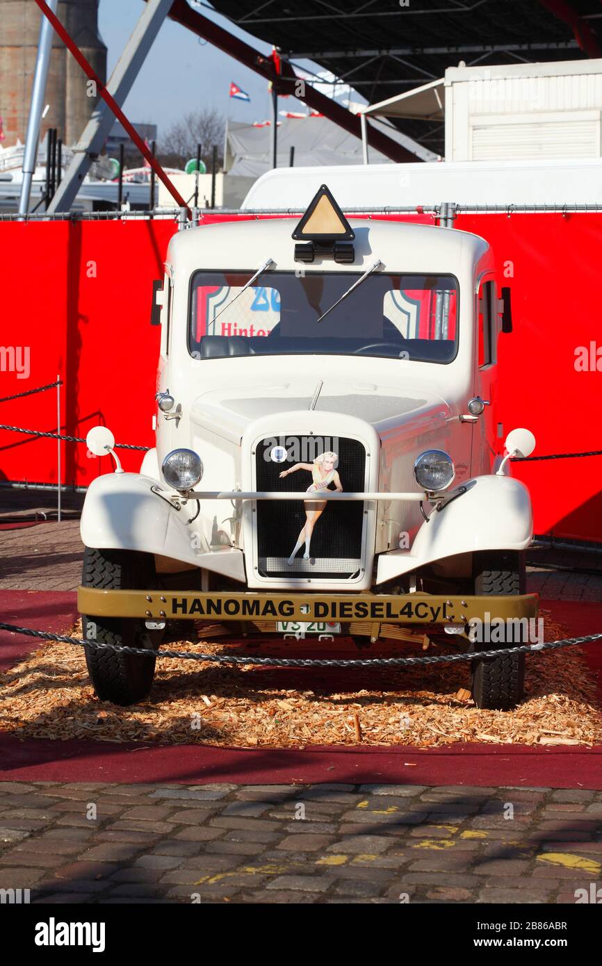 Camion d'époque Hanomag Diesel, sur le Bremer Osterwiese, Bremen, Allemagne, Europe Banque D'Images