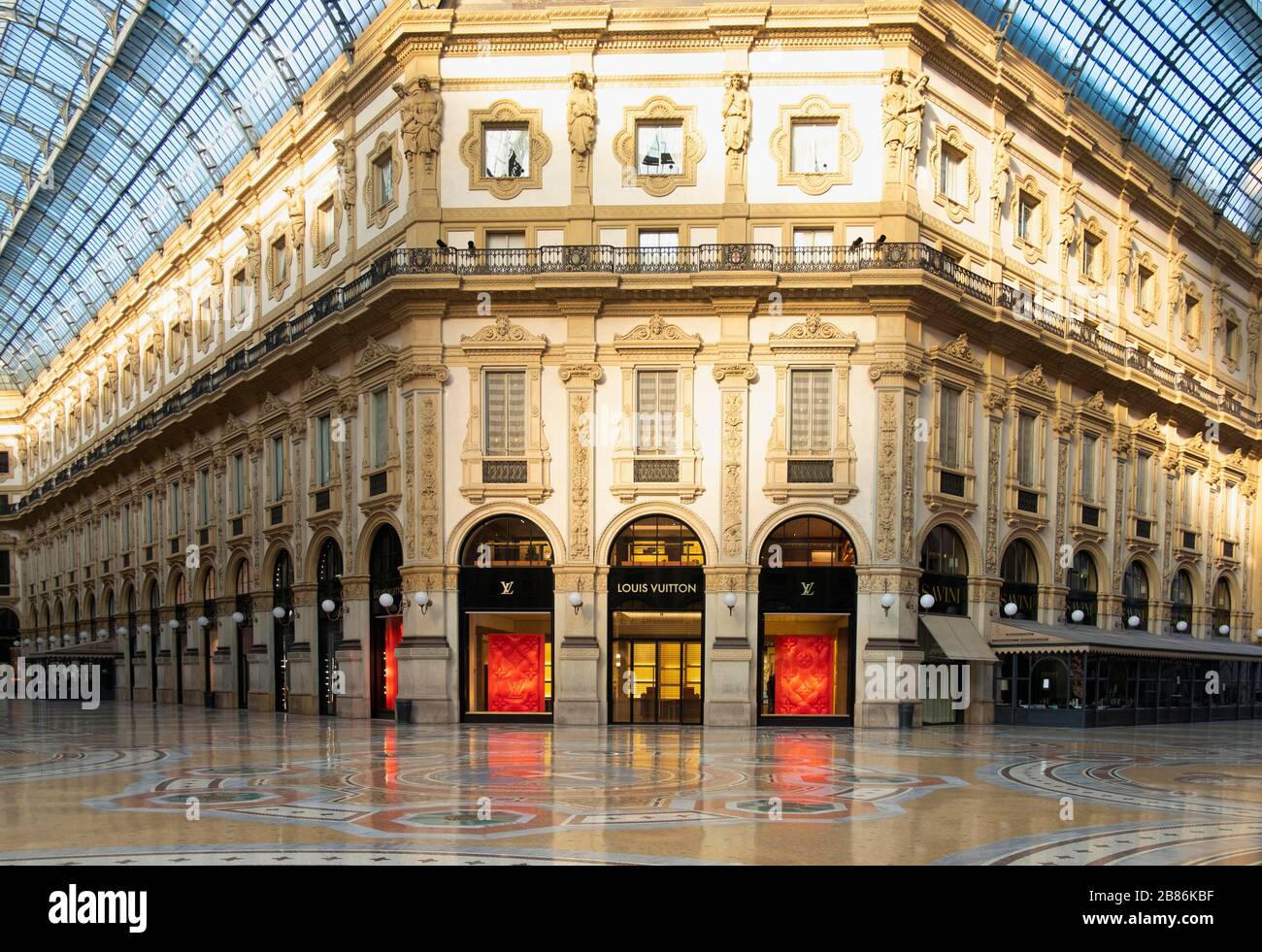 Italie, Milan, 16 mars 2020 : urgence de Coronavirus. Ville vide. Vittorio Emanuele Arcade pendant le dessepage du coronavirus Covid 19 photo © Marco Vac Banque D'Images