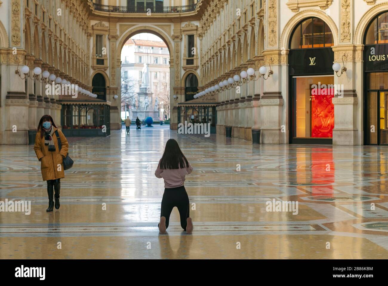Italie, Milan, 16 mars 2020 : urgence de Coronavirus. Ville vide. Vittorio Emanuele Arcade pendant le dessepage du coronavirus Covid 19 photo © Marco Vac Banque D'Images