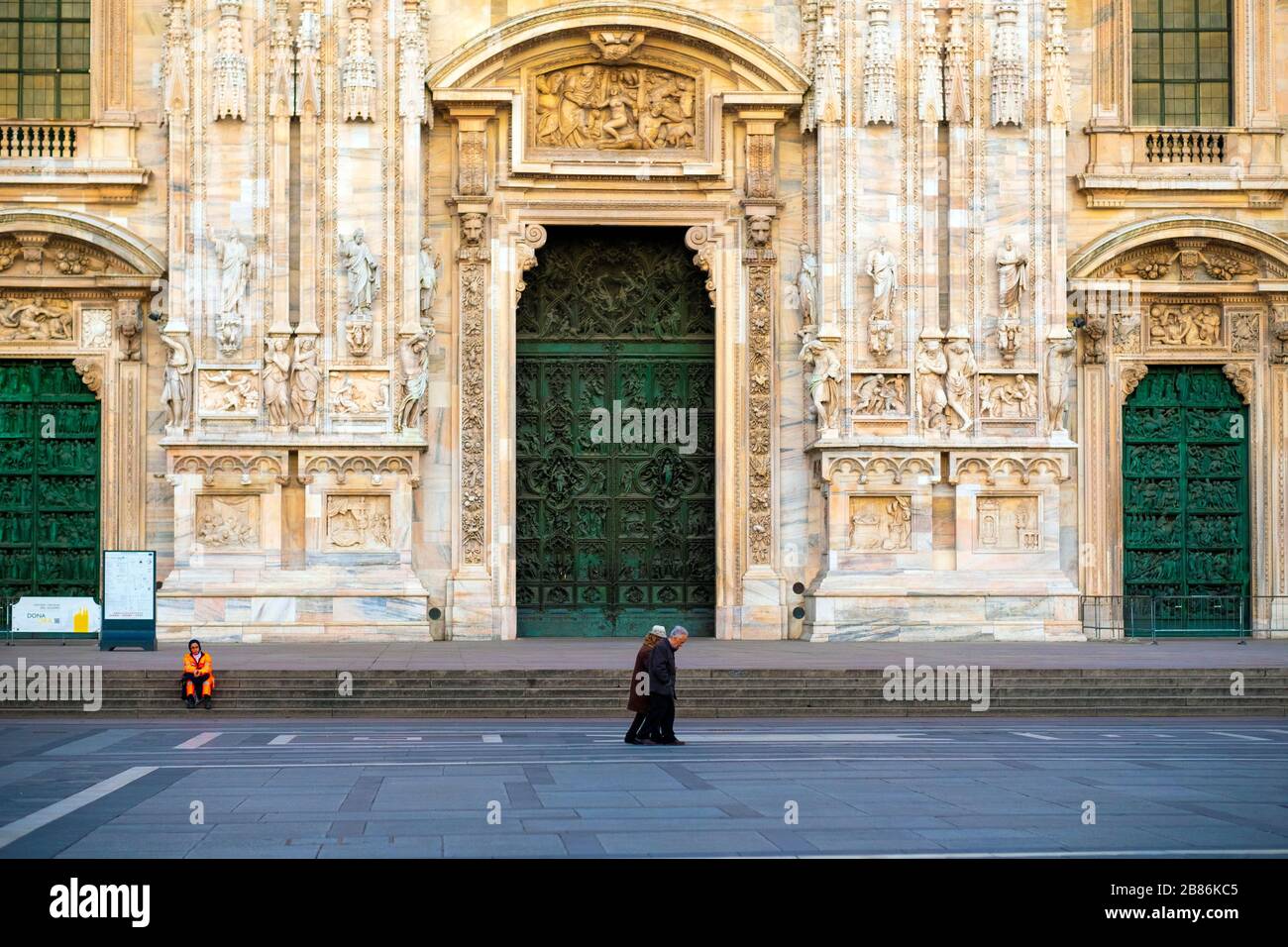 Italie, Milan, 18 mars 2020 : urgence de Coronavirus. Ville vide. Une place vide du Duomo pendant le malaise du coronavirus Covid 19. Photo © Marco Vacca Banque D'Images