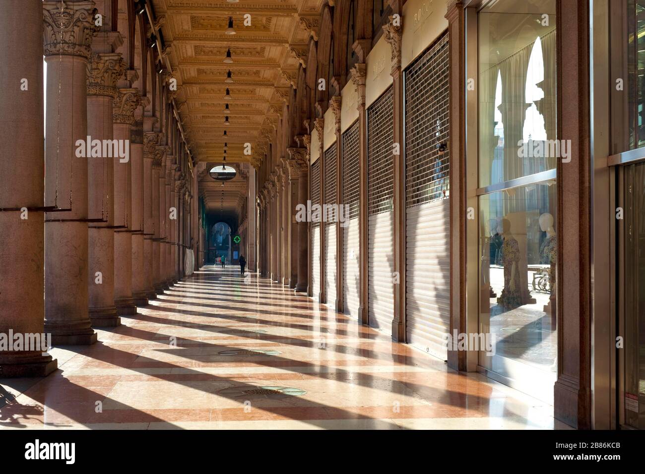 Italie, Milan, 16 mars 2020 : urgence de Coronavirus. Ville vide. Vittorio Emanuele Arcade pendant le dessepage du coronavirus Covid 19 photo © Marco Vac Banque D'Images