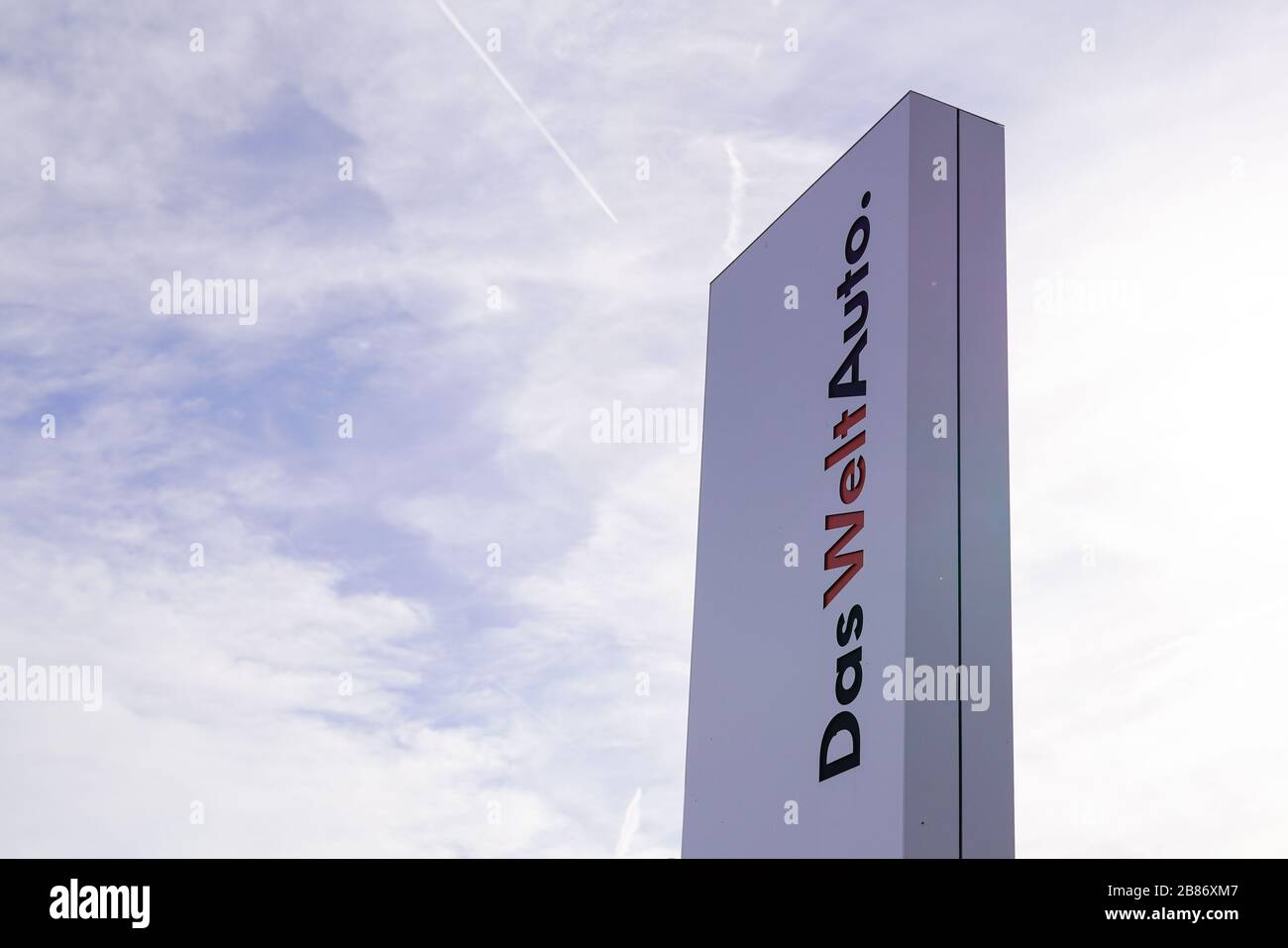 Bordeaux , Aquitaine / France - 10 27 2019 : das weltauto signe boutique Volkswagen logo concessionnaire boutique das welt auto publicité marque Banque D'Images