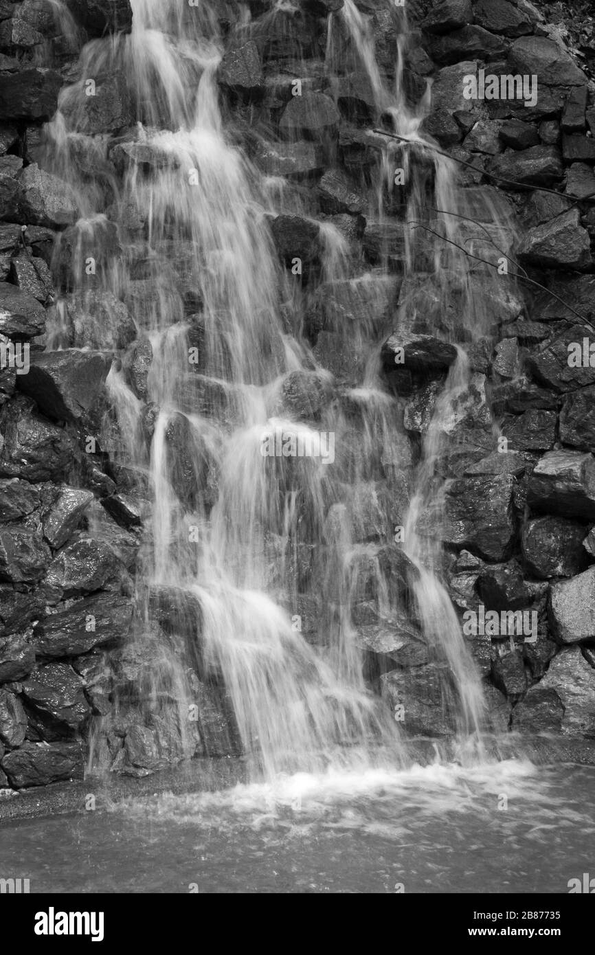 cascade en noir et blanc Banque D'Images