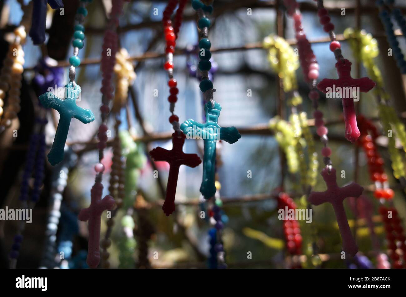 Rosary éclairé par la lumière du soleil au Padre Pio Banque D'Images