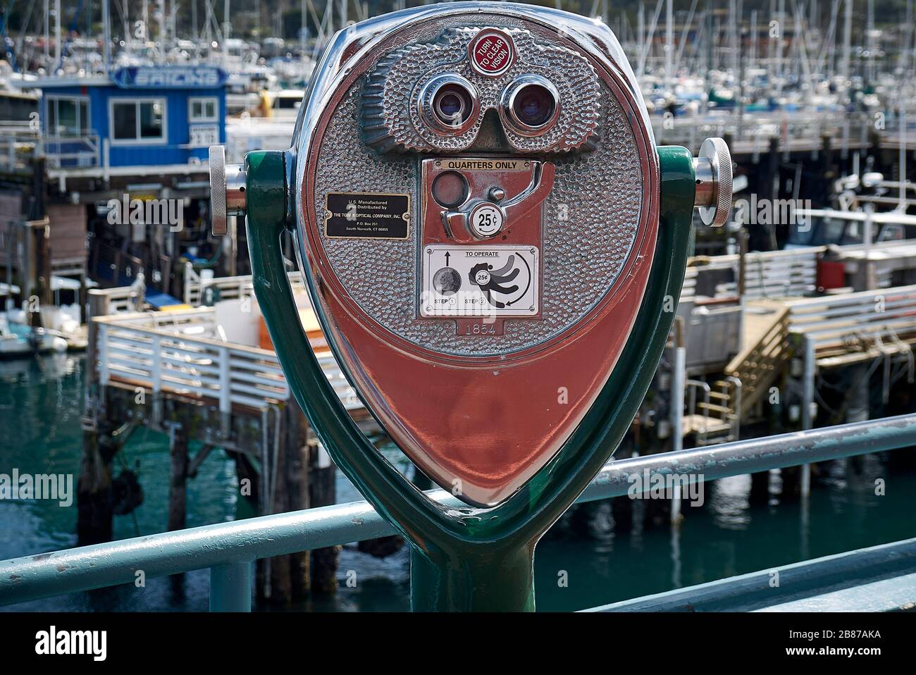 Binoculaire à pièces à la marina de Monterey. Banque D'Images