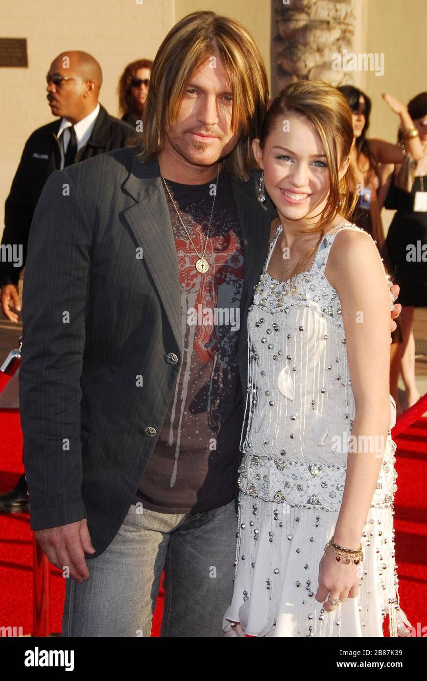 Billy Ray Cyrus et Miley Cyrus au 34ème prix annuel de la musique américaine tenu à l'auditorium du Sanctuaire de Los Angeles, Californie. L'événement a eu lieu le mardi 21 novembre 2006. Photo par: SBM / PictureLux - référence de fichier # 33984-9531SBMPLX Banque D'Images