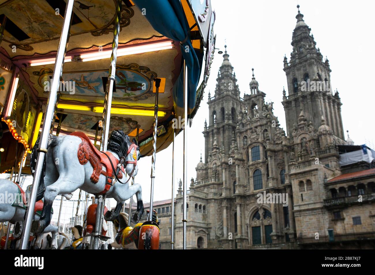 Carrousel devant la cathédrale de Saint-Jacques-de-Compostelle. Place Obradoiro. Galizia, Espagne. Banque D'Images