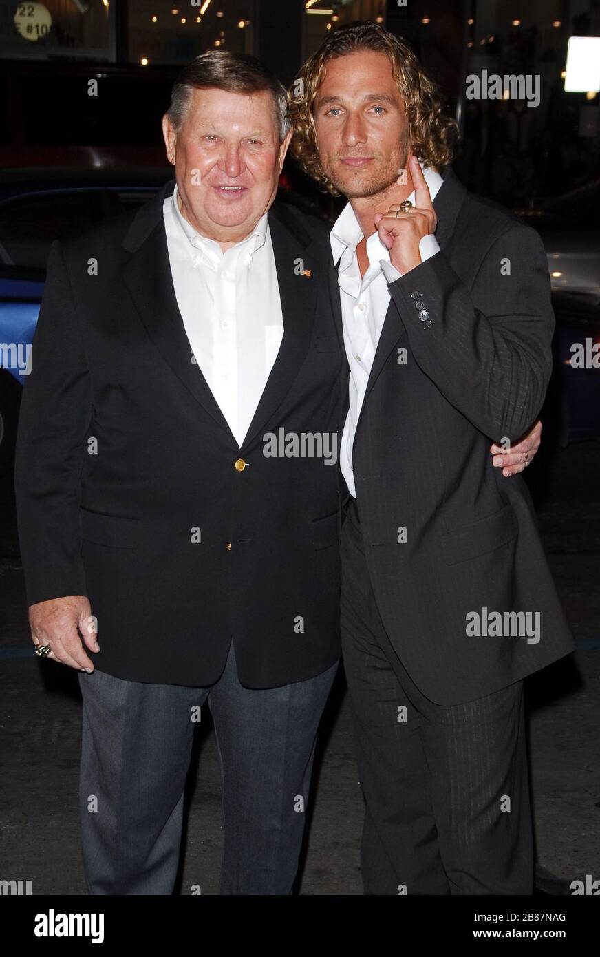 Jack Lengyel et Matthew McConaughey à la première de « nous sommes Marshall » qui s'est tenue au théâtre chinois de Grauman à Hollywood, Californie. L'événement a eu lieu le jeudi 14 décembre 2006. Photo par: SBM / PictureLux - référence de fichier # 33984-9752SBMPLX Banque D'Images