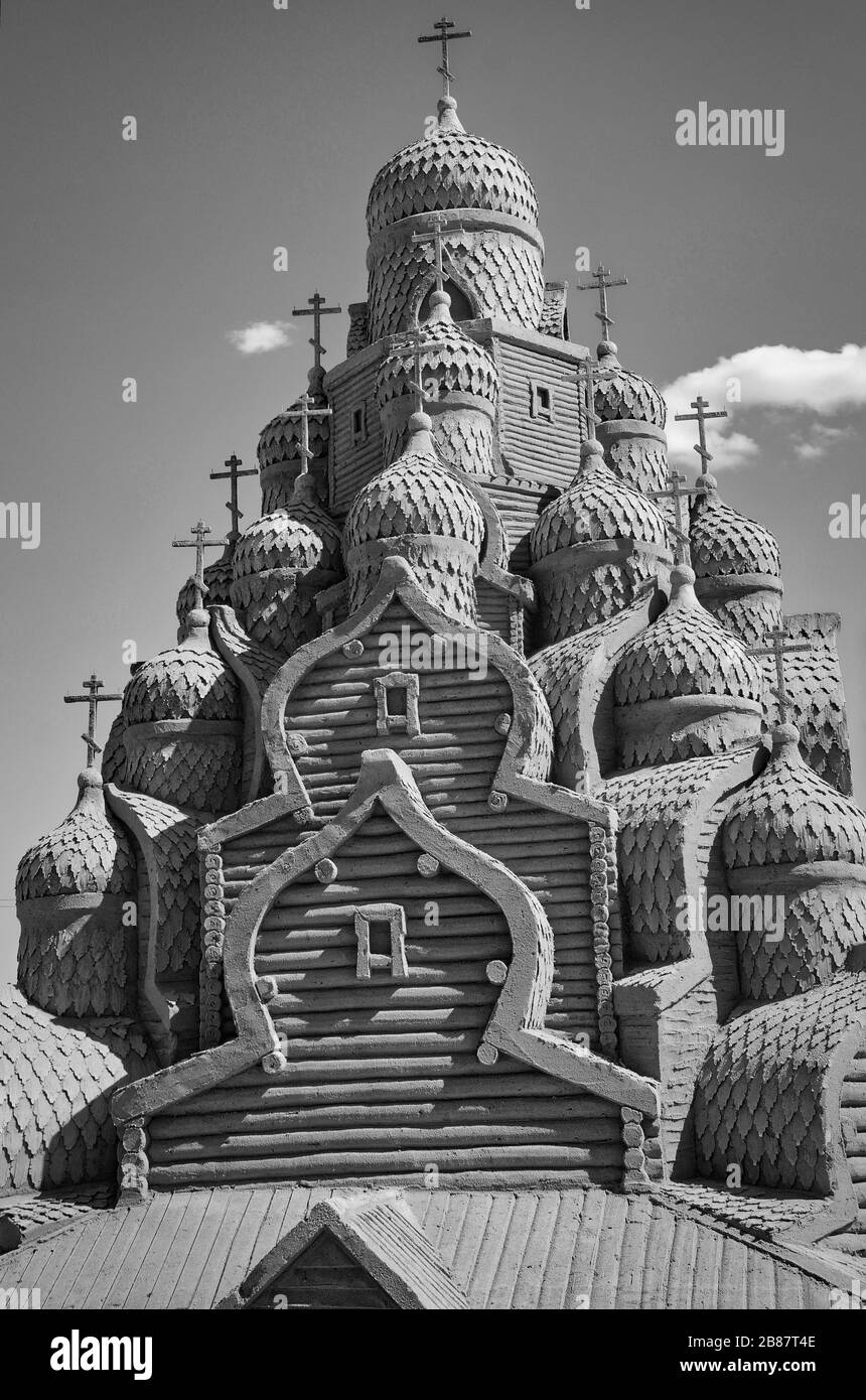 Exposition de sculptures de sable dans le parc municipal de Kolomenskoye. Église de sculpture de la Transfiguration (Kizhi) Banque D'Images