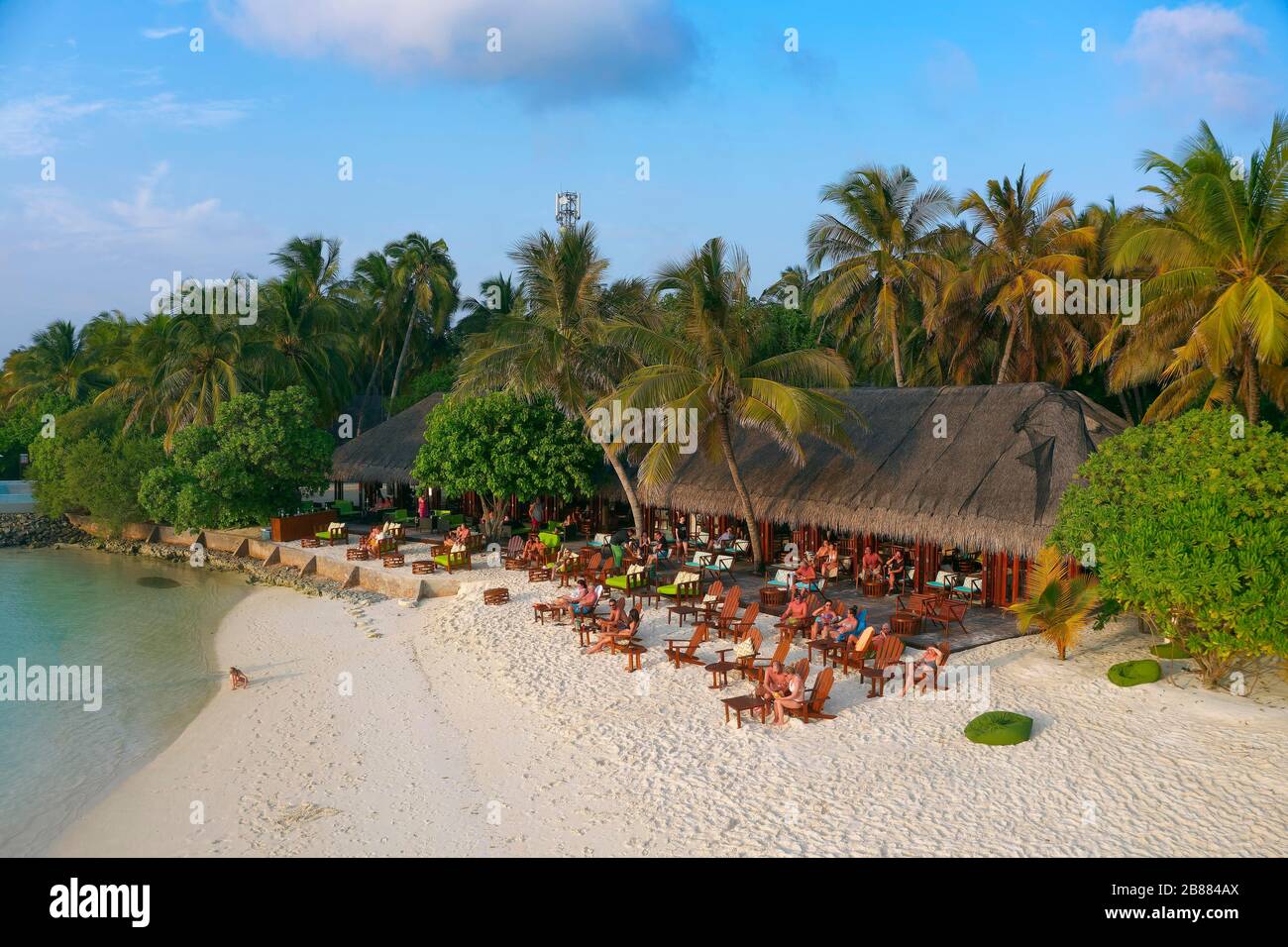 Plage de sable et bar de plage, Summer Island, North Male Atoll, Maldives Banque D'Images