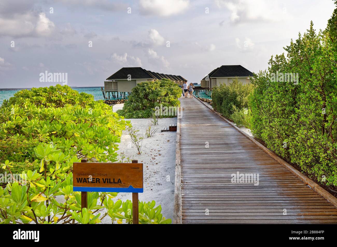 Bungalows sur l'eau, Ile d'été, atoll de North Male, Maldives Banque D'Images